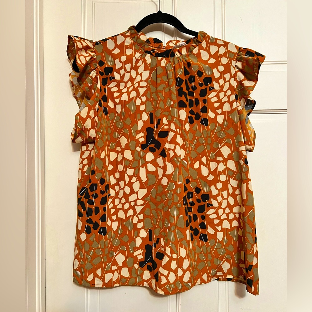 Lovely printed sleeveless blouse from THML